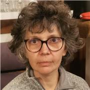 Insegnante con ampia esperienza di insegnamento impartisce lezioni di matematica e fisica a studenti delle scuole superiori